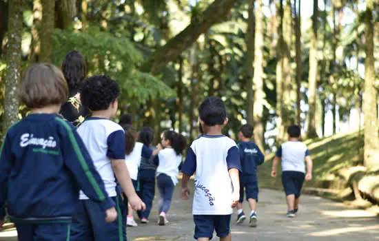 Alunos de Ribeirão Pires comemoram mês da árvore