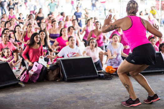 Celebração ao Dia da Mulher movimenta Praça Central de Ribeirão Pires