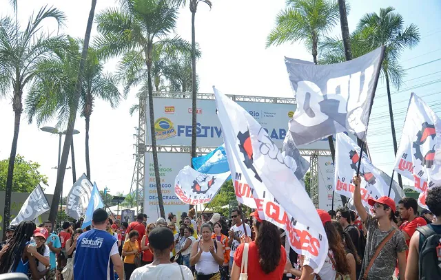 Sindicatos e prefeitura do RJ celebram 1° de Maio em Madureira