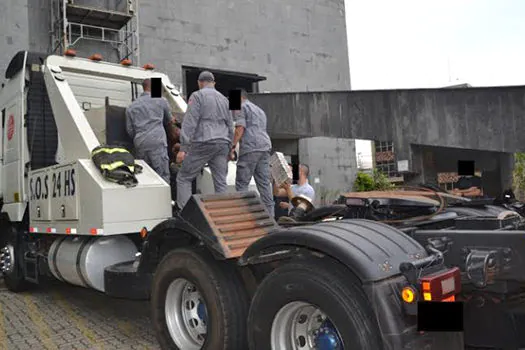 PF prende dois e pega meia tonelada de cocaína em guincho em Diadema (SP)