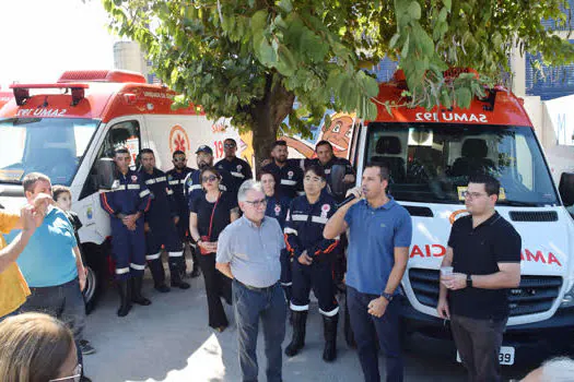 Lauro Michels entrega ambulâncias e caminhões durante Ação Mãos à Obra