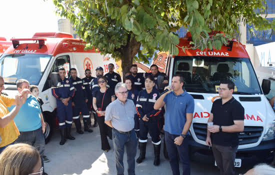 Lauro Michels entrega ambulâncias e caminhões durante Ação Mãos à Obra