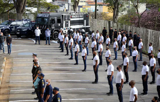 Prefeito de Diadema entrega caminhão para combate ao Pancadão