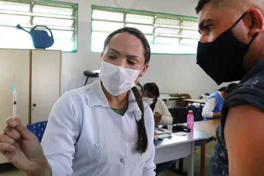 Diadema antecipa vacinação contra a covid-19 para pessoas de 34 anos