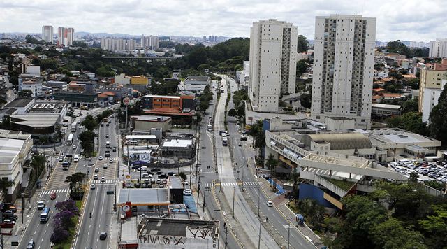 Redução de velocidade na Av. Fábio Eduardo Ramos Esquivel