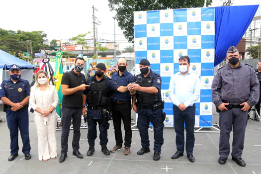 Prefeito de Diadema entrega mais viaturas à GCM