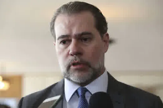 Curto e Grosso: Ministro Dias Toffoli suspende liminar de Marco Aurélio