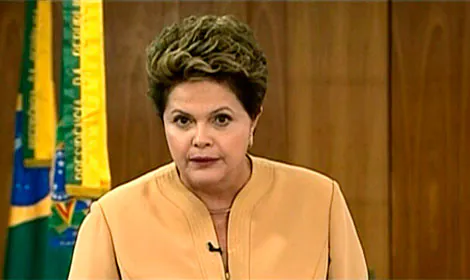 Dilma afirma que as notícias não são mais varridas para baixo do tapete