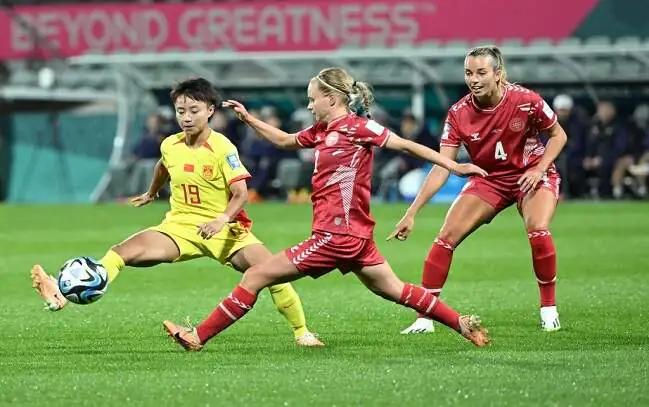 Dinamarca arranca vitória sobre a China com gol aos 44 do 2º tempo