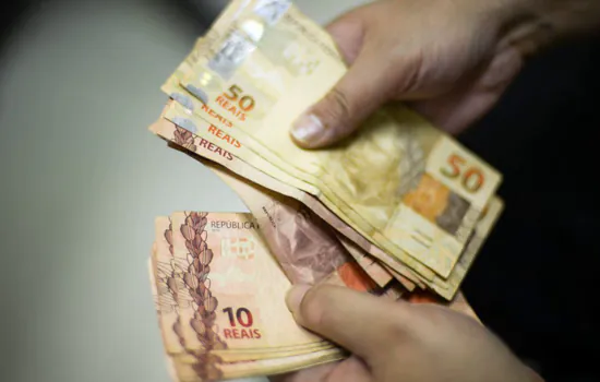 Nascidos em outubro podem sacar auxílio emergencial 2021