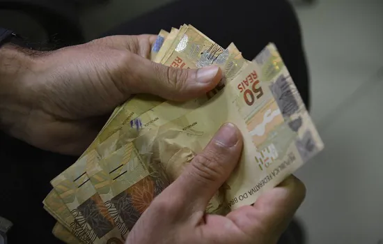 Auxílio Brasil: Beneficiários com NIS final 2 recebem hoje (18)