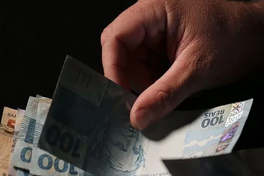 Auxílio Brasil é pago hoje (12) a beneficiários com NIS final 4