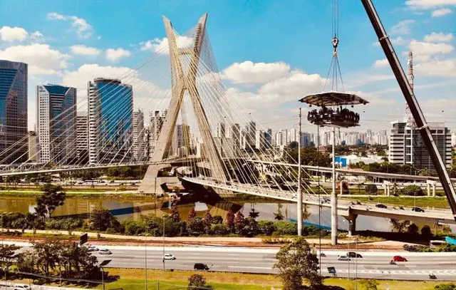 Dinner In The Sky está de volta à São Paulo com vista para a Ponte Estaiada