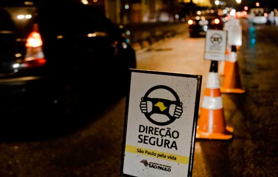 Programa Direção Segura autua 12 motoristas em Mogi das Cruzes