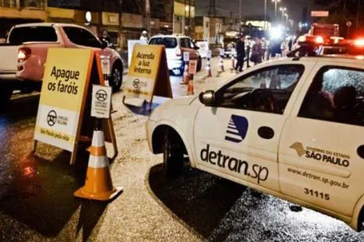 Programa Direção Segura autua sete motoristas em Suzano