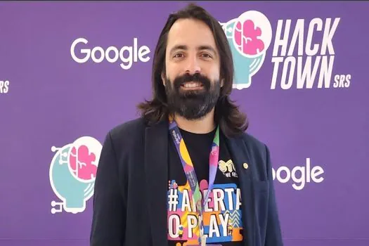 Thaynan Mariano, o diretor do Floripa Conecta visita a HackTown para se inspirar em 2023