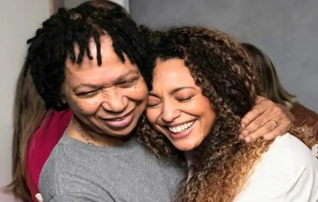 Djavan emociona protagonistas de ‘Vai na Fé’ em show: ‘Vocês são o Brasil na televisão’