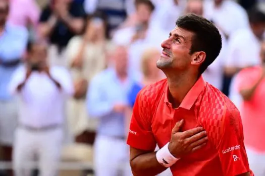 Djokovic faz 3 a 0 em Ruud, é tri em Roland Garros e maior vencedor de Grand Slam