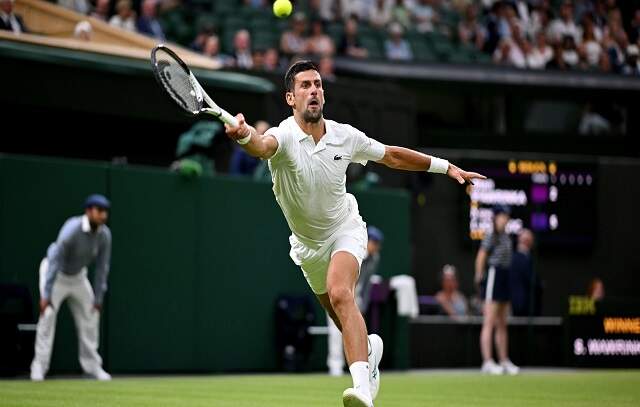 Djokovic domina Warinka e avança às oitavas em Wimbledon; Swiatek avança