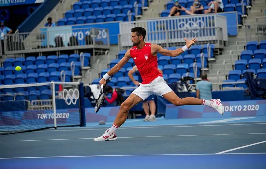 Djokovic arrasa boliviano na estreia nos Jogos de Tóquio