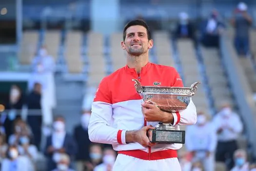 Djokovic vence Tsitsipas e é campeão de Roland Garros