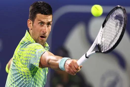 Novak Djokovic se recupera após perder 2 sets iniciais e vai às oitavas do US Open