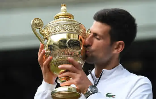 Djokovic bate Federer