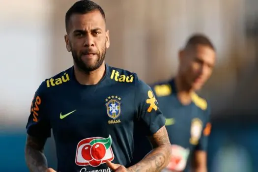 DNA de Daniel Alves é encontrado em mulher que o acusa de estupro, diz jornal