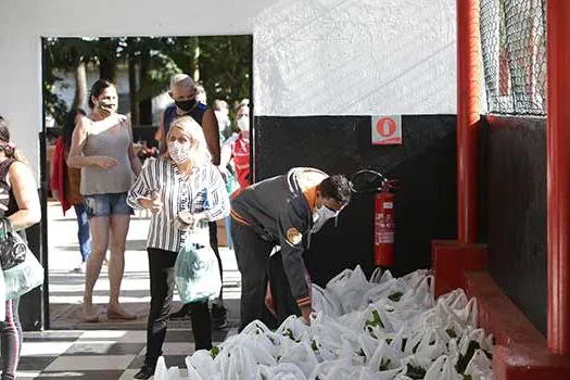 Braskem doa uma tonelada de hortaliças em Santo André e Mauá