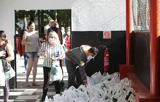 Braskem doa uma tonelada de hortaliças em Santo André e Mauá