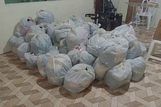 Fundo Social de Ribeirão Pires faz doação de 4 mil peças de roupas na Vila Suely