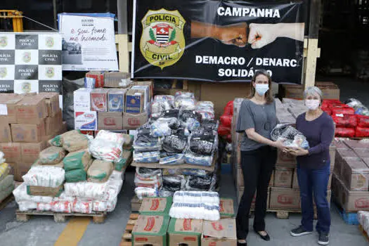 Policiais doam cestas básicas para a Campanha “Sua Fome me Incomoda”