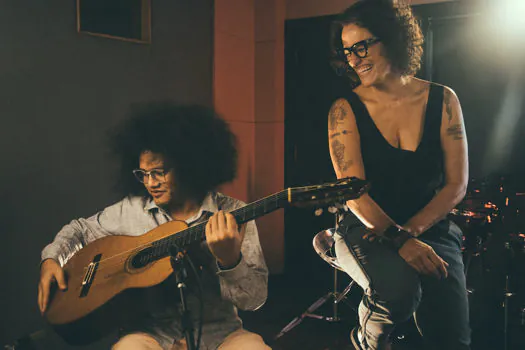 Canal Arte1 apresenta première do documentário musical ‘Minha Voz Fica’ com Zélia Duncan