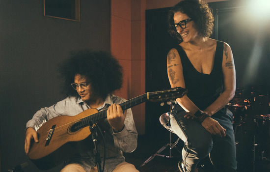 Canal Arte1 apresenta première do documentário musical ‘Minha Voz Fica’ com Zélia Duncan