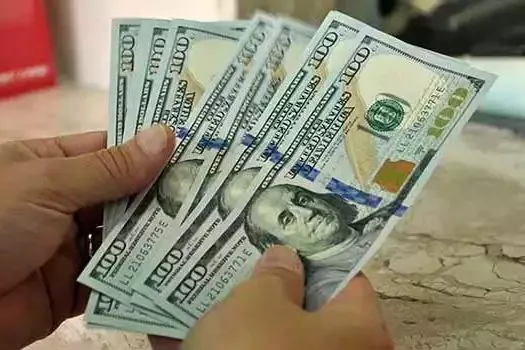 Dólar tem maior queda diária em dois meses e fecha a R$ 5,52