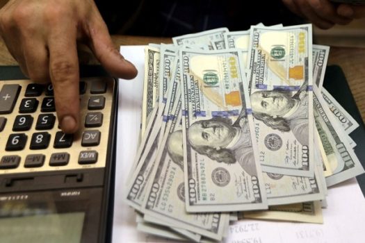 Dólar soma alta de 27% em 2024 e fecha o ano a R$ 6,18