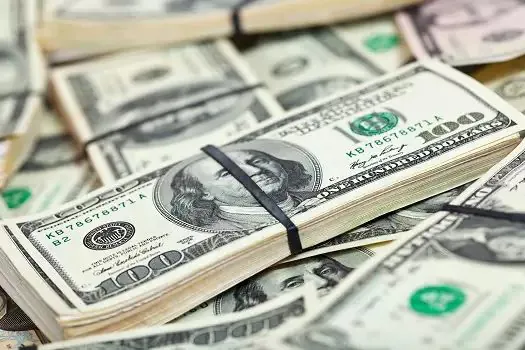 Dólar volta a ficar acima de R$ 5,60 com Copom e auxílio emergencial