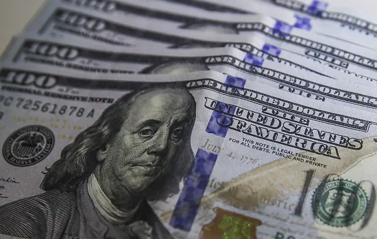 Contas externas têm saldo negativo de US$ 4