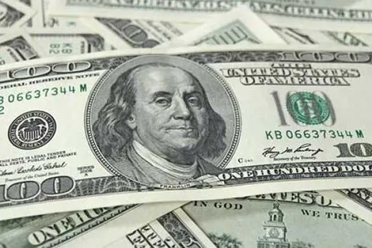 Dólar supera os R$ 4 nos primeiros segundos do pregão desta quinta-feira