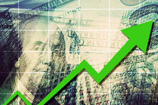 Dólar dispara e BC faz outro leilão à vista de US$ 1 bilhão