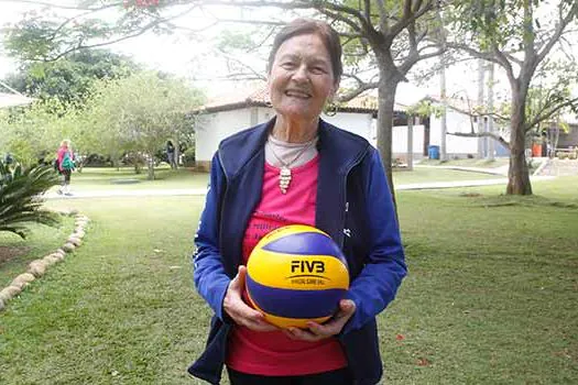 VÔLEI MASTER: Aos 81 anos, Dona Diva é uma das estrelas da tradicional competição