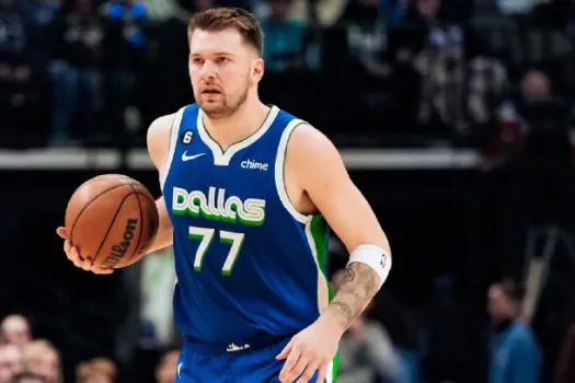 Rodada da NBA tem 53 pontos de Doncic, vitória dos Warriors e tropeço dos Lakers