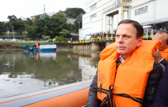 Doria anuncia plano para limpar calha do Rio Pinheiros