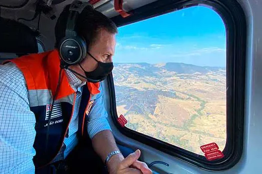 Em São João da Boa Vista, Governador João Doria sobrevoa pontos de incêndio