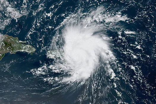 Furacão Dorian aproxima-se da costa da Florida e da Carolina do Sul