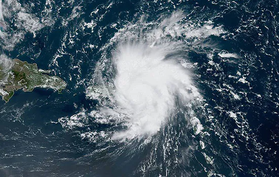 Furacão Dorian aproxima-se da costa da Florida e da Carolina do Sul