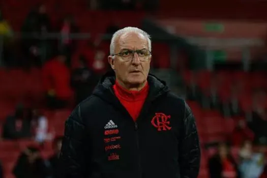 Dorival Jr pede mudança de comportamento no Flamengo após estreia com derrota