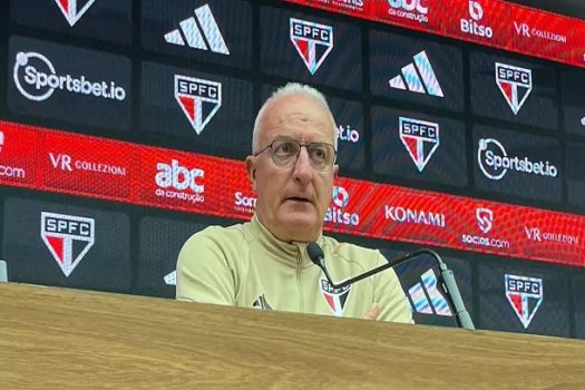 Dorival Júnior contém empolgação com série invicta e pede cautela ao São Paulo