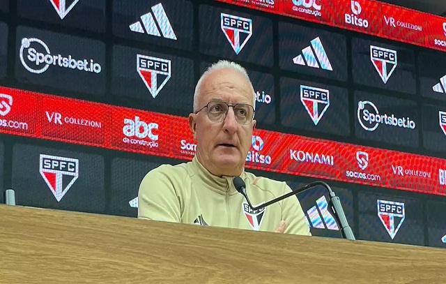 Dorival Júnior contém empolgação com série invicta e pede cautela ao São Paulo