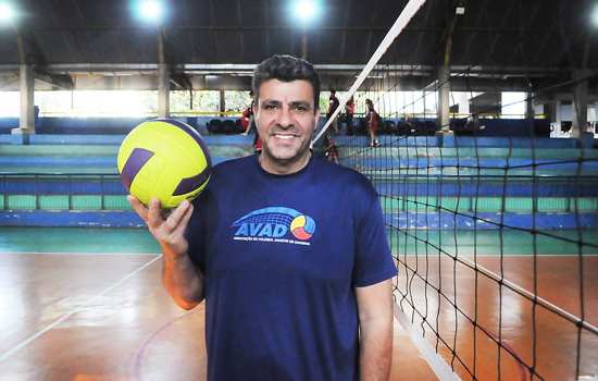 Diadema traz campeão olímpico para treinar time de vôlei feminino